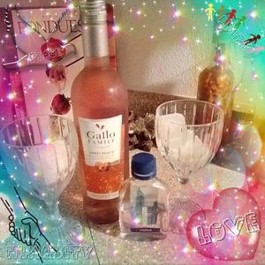 Meet your Posher, Lyndora